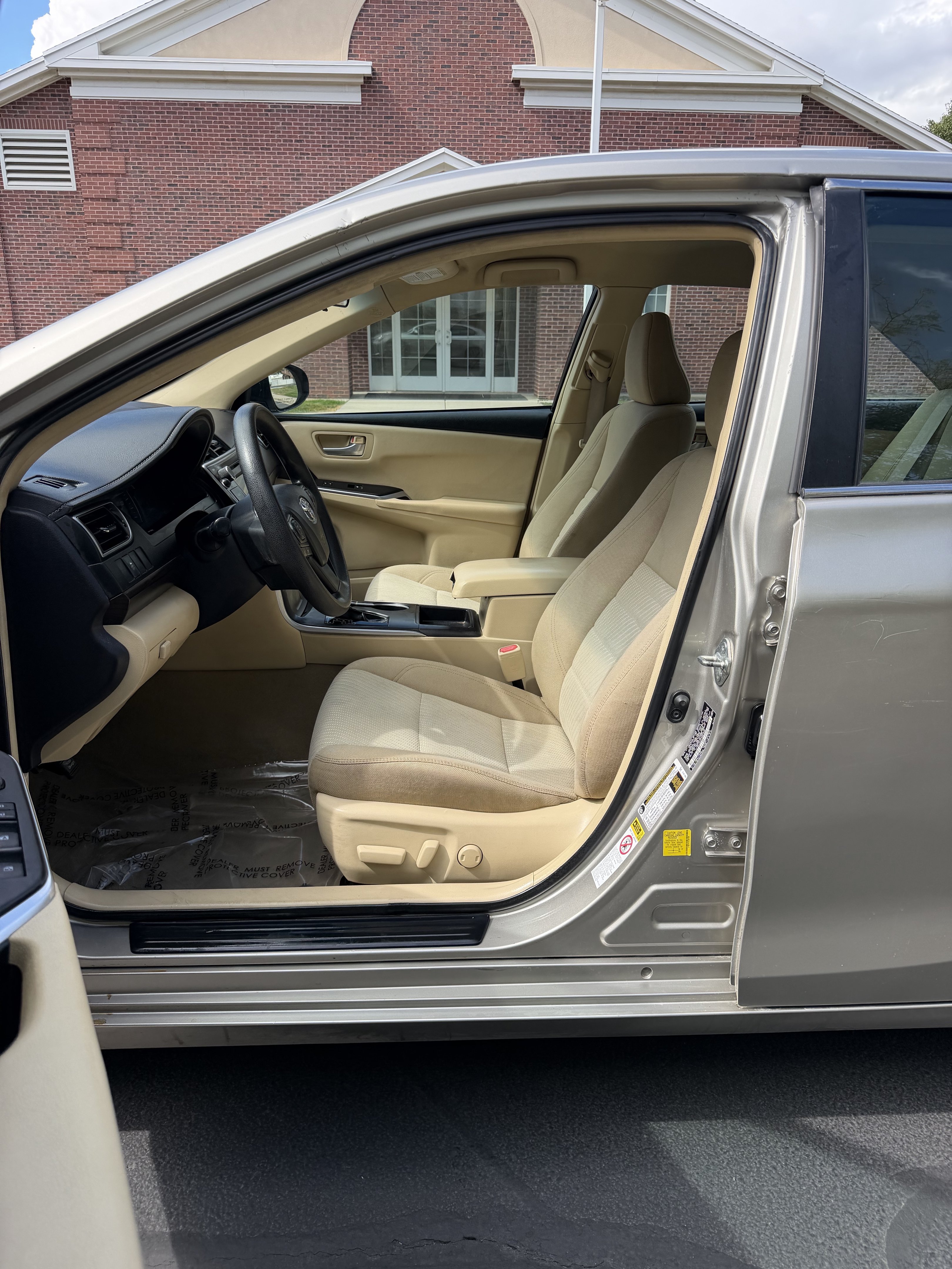 Used 2015 Toyota Camry LE FWD image 16