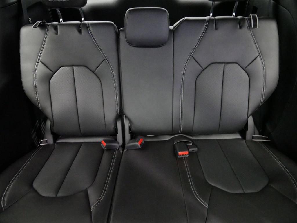 New 2026 Chrysler Pacifica Select AWD/4WD image 29