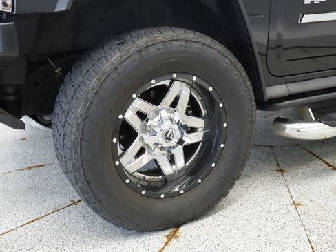 Used 2004 HUMMER H2 w/ Preferred Equipment Group AWD/4WD image 12