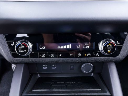 New 2026 Mitsubishi Outlander SE image 15