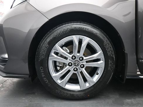 Used 2021 Toyota Sienna XSE w/ XSE Plus Package image 13