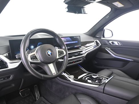 Used 2025 BMW X7 xDrive40i w/ M Sport Package AWD/4WD image 29