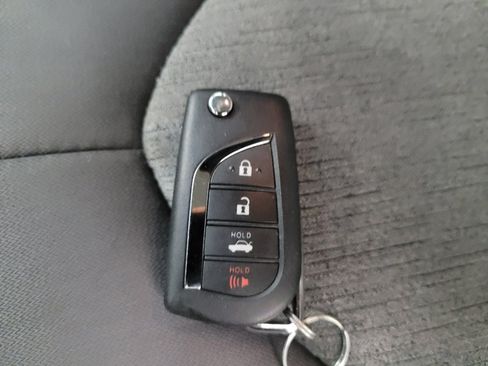 Used 2018 Toyota Camry FWD image 32