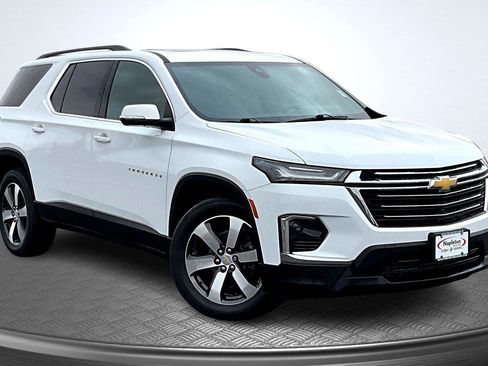 Used 2023 Chevrolet Traverse LT w/ LT Premium Package image 12