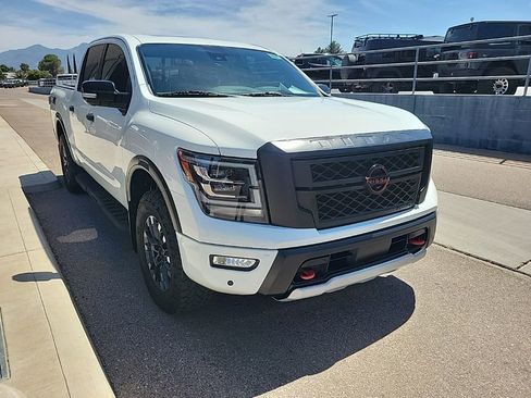 Used 2024 Nissan Titan PRO-4X w/ Pro-4x Convenience Package AWD/4WD image 10