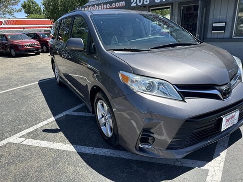 Used 2020 Toyota Sienna LE FWD image 14