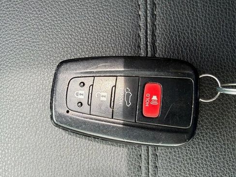 Used 2021 Toyota RAV4 XLE Premium AWD/4WD image 27