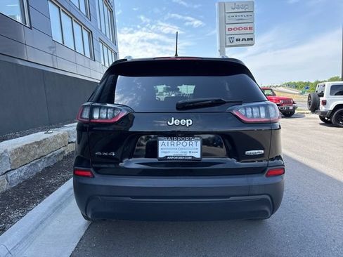 Used 2019 Jeep Cherokee Latitude w/ Popular Appearance Group AWD/4WD image 3