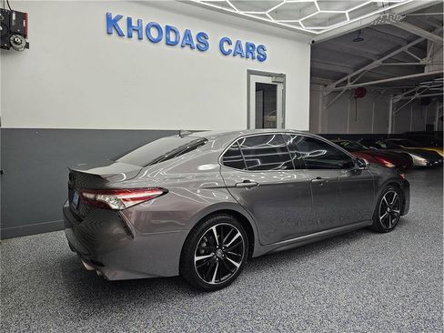 Used 2020 Toyota Camry XSE image 6