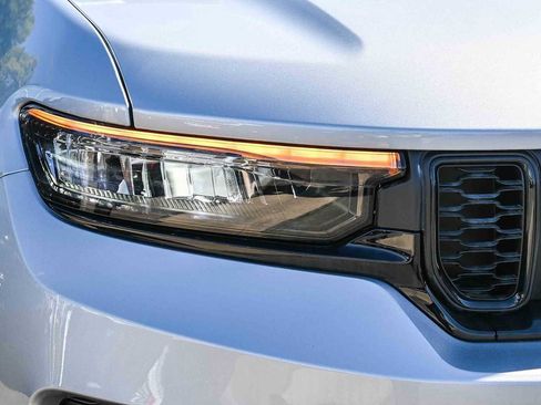 New 2025 Jeep Grand Cherokee Altitude image 12