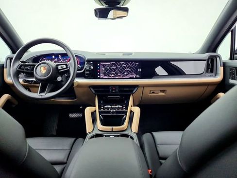 Used 2024 Porsche Cayenne image 26
