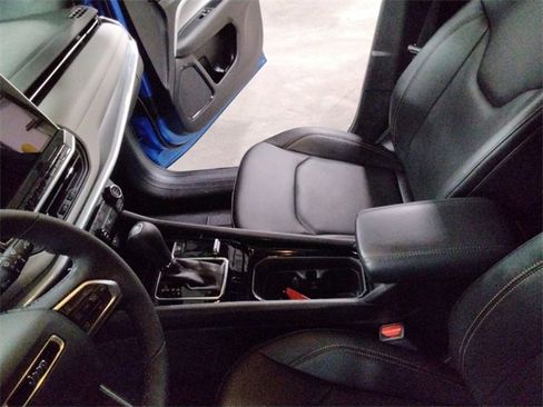 Used 2024 Jeep Compass Limited image 23