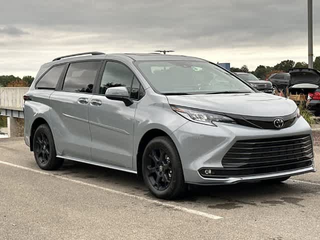 Used 2026 Toyota Sienna XLE Woodland Edition AWD/4WD image 21