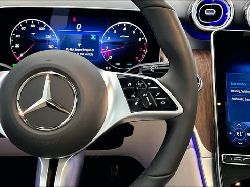 Used 2025 Mercedes-Benz GLC 300 4MATIC image 23