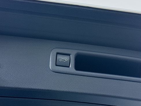 Used 2024 Toyota Highlander LE image 31