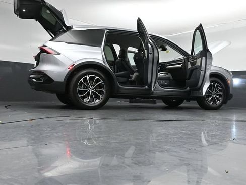 Certified 2025 Lincoln Nautilus Premier AWD/4WD image 48