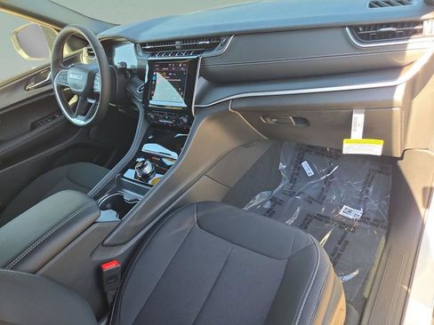 New 2025 Jeep Grand Cherokee L Laredo w/ Luxury Tech Group I RWD image 31