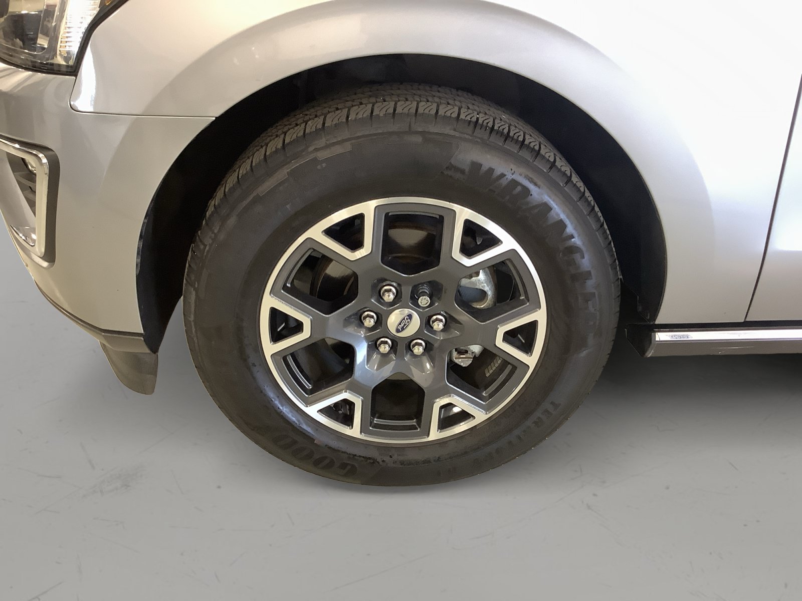 Used 2020 Ford Expedition Limited w/ Equipment Group 301A RWD image 9