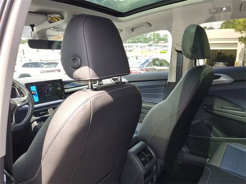 New 2025 Volkswagen Taos SEL image 13