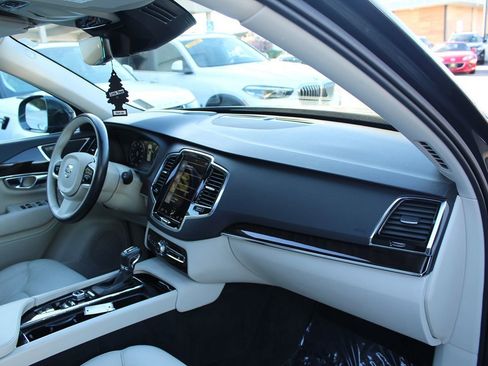 Used 2017 Volvo XC90 T6 Momentum w/ Vision Package image 24