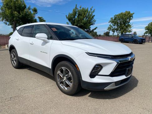 Used 2023 Chevrolet Blazer LT FWD image 3