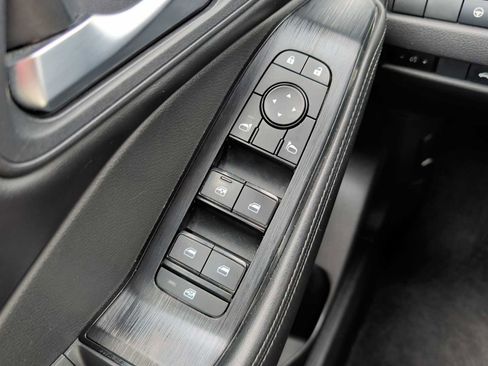 Used 2022 Nissan Rogue SV w/ SV Premium Package image 15