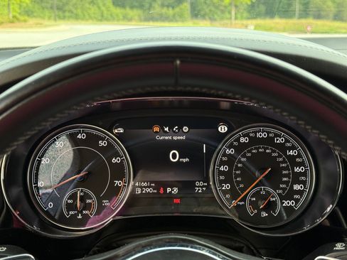 Used 2019 Bentley Bentayga AWD/4WD image 28