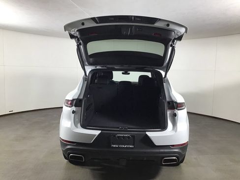 Certified 2024 Porsche Cayenne AWD/4WD image 19