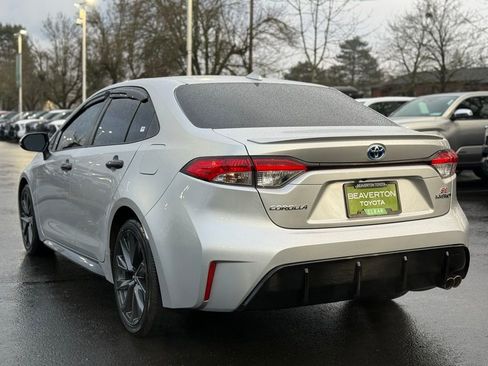 Used 2024 Toyota Corolla SE w/ SE Package image 3