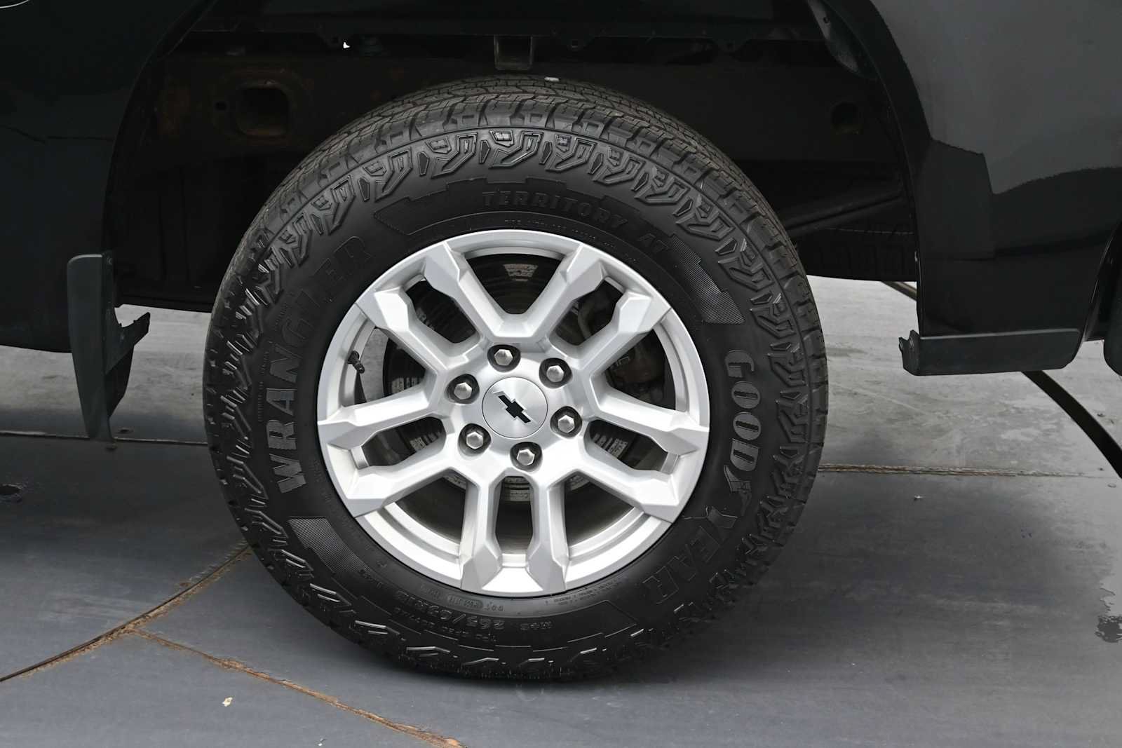 Used 2023 Chevrolet Silverado 1500 RST AWD/4WD image 5