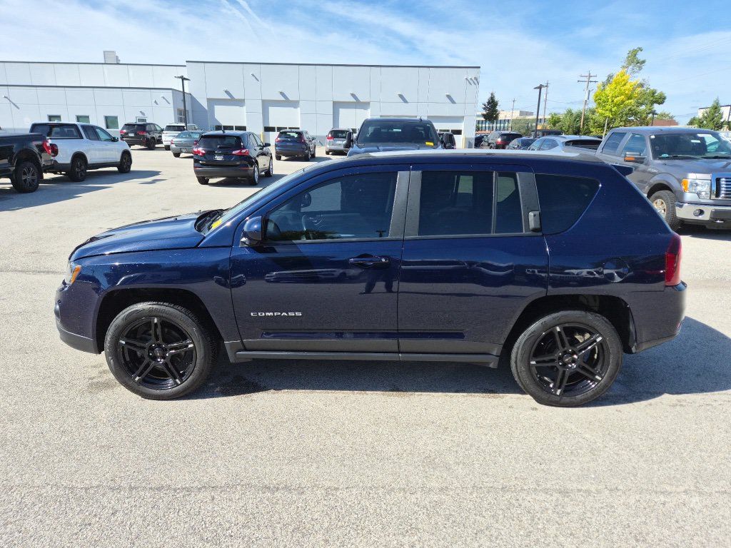 Used 2017 Jeep Compass Latitude FWD image 9