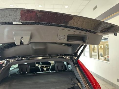 Used 2024 Cadillac XT4 Premium Luxury image 19