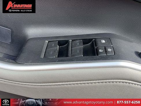 Used 2023 Toyota Highlander LE AWD/4WD image 20