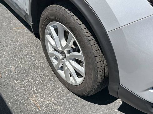 Used 2020 Nissan Rogue Sport SV FWD image 4