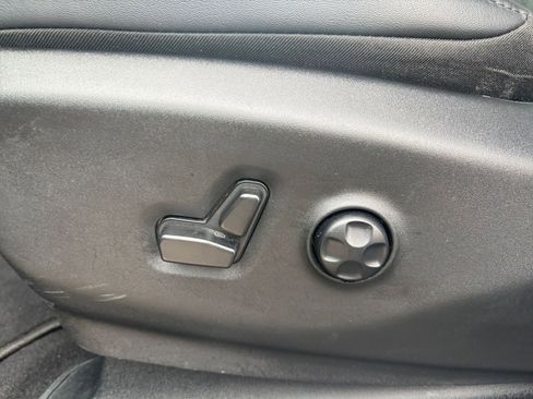 Used 2025 Chrysler Pacifica Select image 22