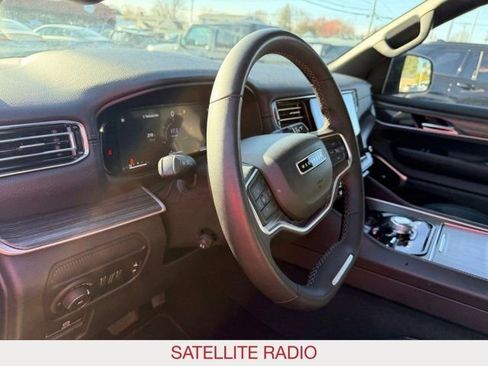 Certified 2024 Jeep Wagoneer Series II w/ Flexible Seating Group AWD/4WD image 18