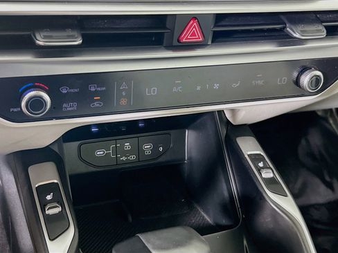 Used 2024 Kia Sorento S w/ Panoramic Sunroof Package image 16