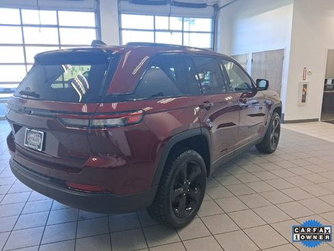 Used 2023 Jeep Grand Cherokee Limited w/ Black Appearance Package image 18