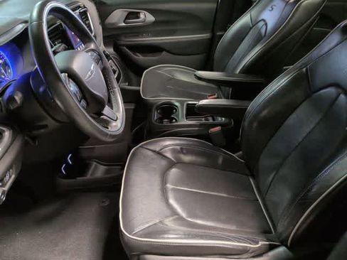 Used 2018 Chrysler Pacifica Limited w/ S Appearance Package image 16
