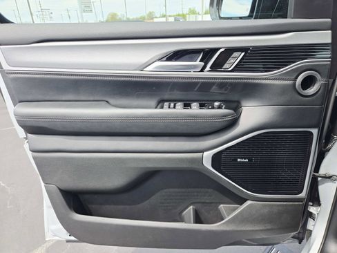 New 2026 Jeep Grand Wagoneer Limited AWD/4WD image 32