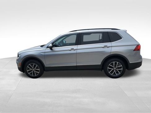 Used 2020 Volkswagen Tiguan SE w/ Panoramic Sunroof Package FWD image 7