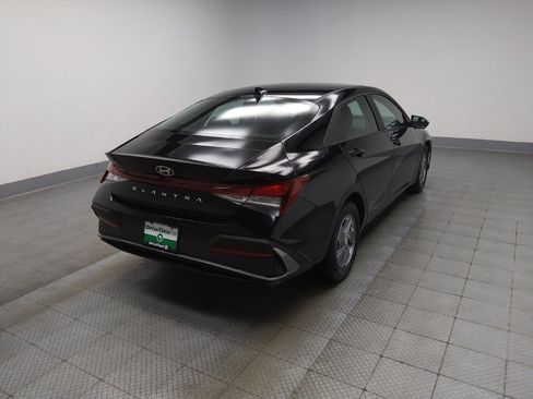 Used 2025 Hyundai Elantra SE FWD image 9