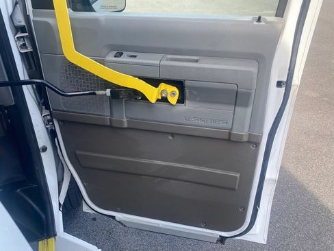 Used 2014 Ford E-350 and Econoline 350 Extended Super Duty w/ Power Group RWD image 19