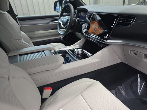 New 2026 Jeep Grand Wagoneer Limited AWD/4WD image 10