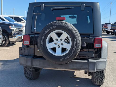 Used 2018 Jeep Wrangler Unlimited Sport S image 4