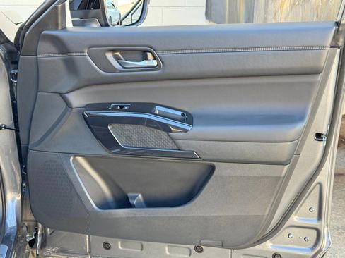 Used 2026 Nissan Pathfinder Platinum FWD image 48