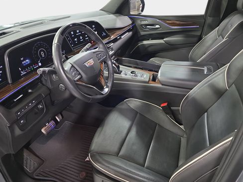 Used 2024 Cadillac Escalade Premium Luxury image 16