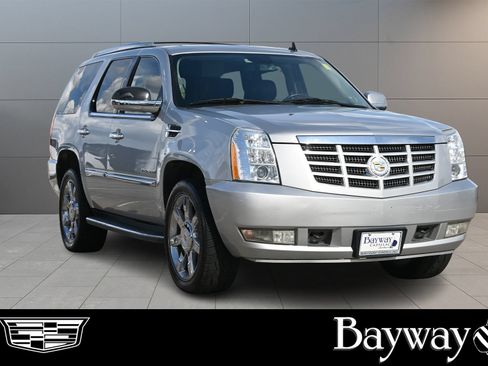Used 2012 Cadillac Escalade Luxury RWD image 4