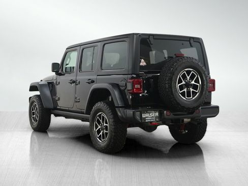 Used 2025 Jeep Wrangler Unlimited Rubicon w/ Dual Top Group AWD/4WD image 3