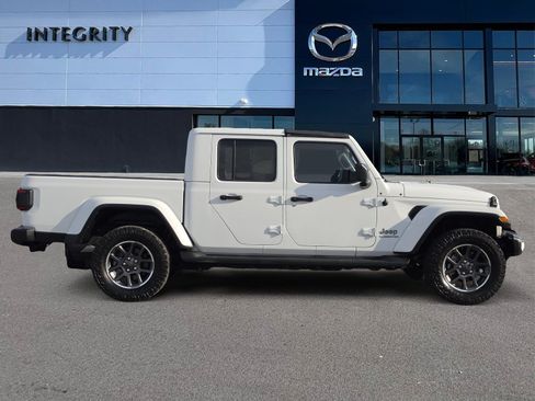 Used 2021 Jeep Gladiator Overland AWD/4WD image 3